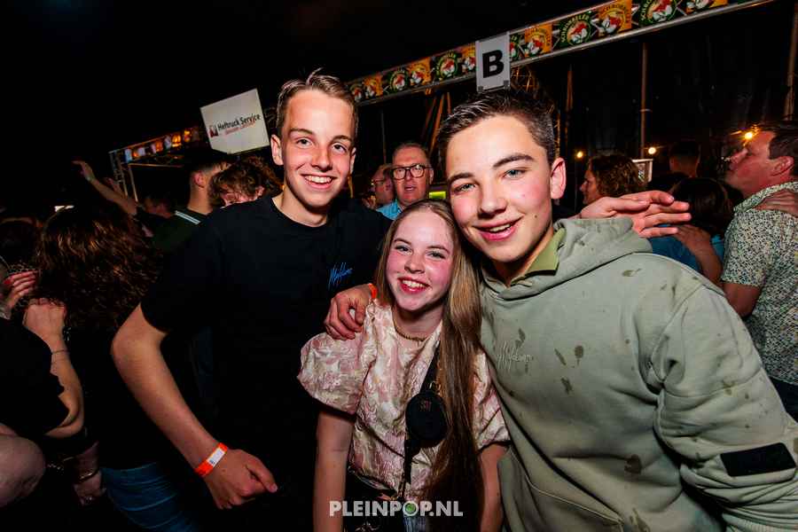 Publiek Bewerkt    (76)